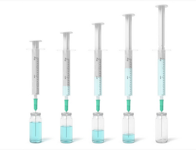 3d 渲染5个注射器, 从白色背景上的五个小瓶中提取药物