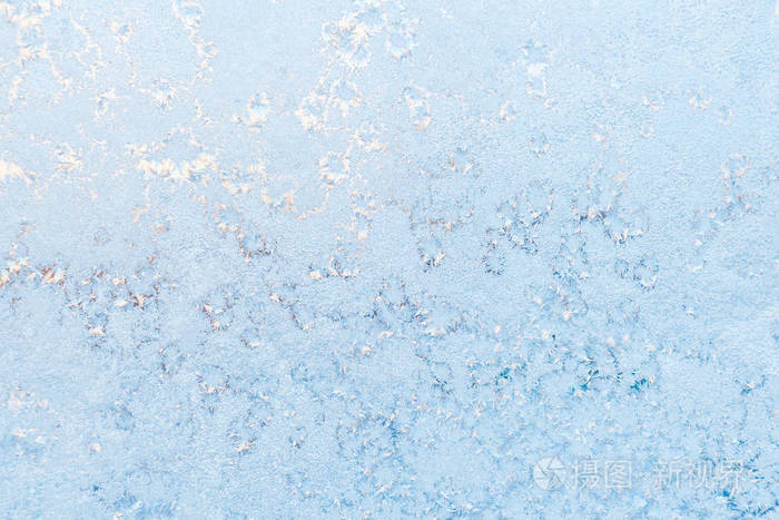 冰冷的窗户上的冰纹美丽的冬季背景