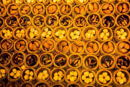 市场上的土耳其传统沙漠糖果