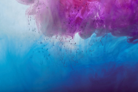 抽象纹理与紫色和蓝色混合油漆漩涡