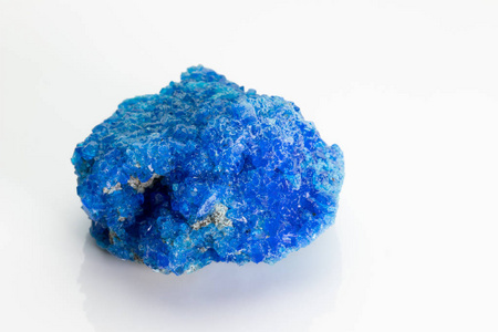 covellite(coveline):稀有的蓝色硫化铜矿物,配方为cus,来自维苏威