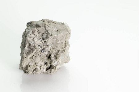 浮石pumicite是一种来自维苏威火山的火山岩，孤立于白色背景下，意大利那不勒斯