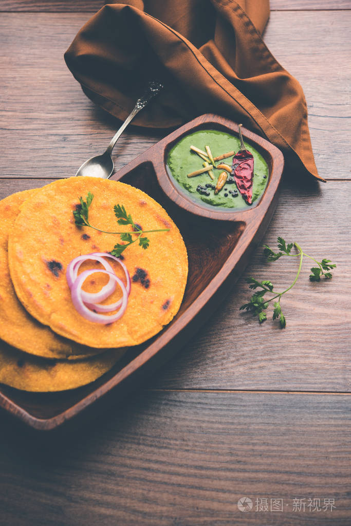 麦基迪罗蒂与萨森卡萨格,流行的旁遮普主菜食谱在冬天用玉米面包芥末