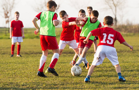 儿童足球运动员图片