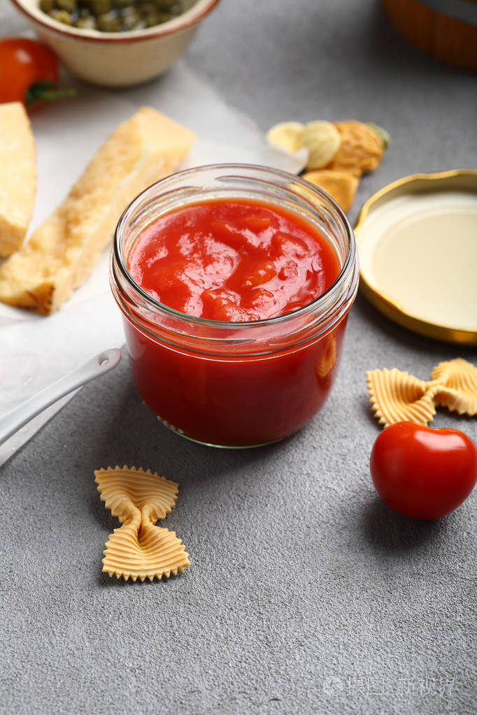 罐子里的番茄酱