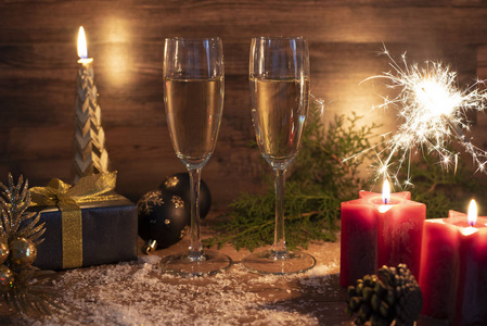 新年前夜庆祝背景与香槟