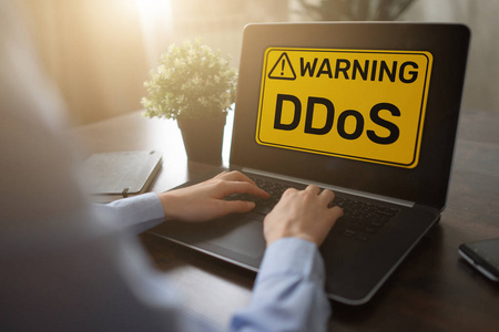 Ddos 攻击检测消息。和黑客攻击。网络安全与互联网概念