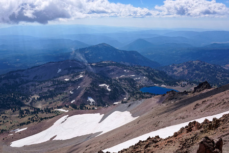 来自加州拉森火山国家公园拉森峰的Vista