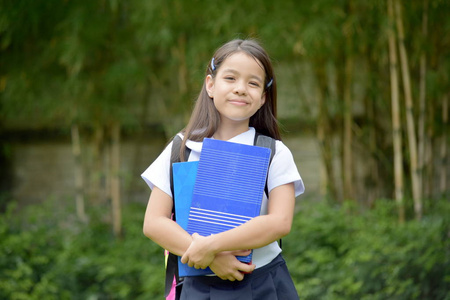 穿校服的女学生肖像