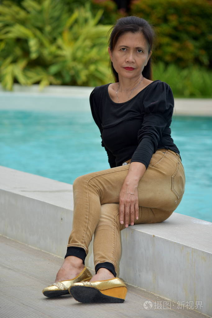 坐着菲律宾女大四