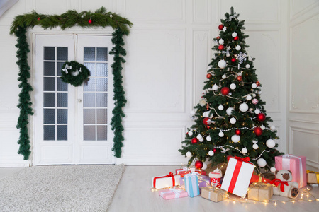 新的一年圣诞树屋装饰室内寒假礼物