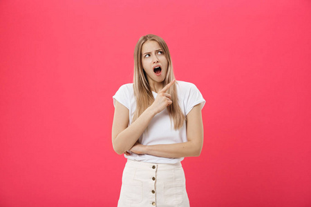 惊讶的少年与爆米花图片