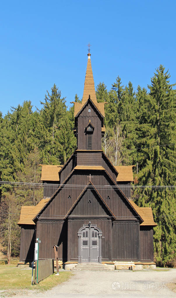 捷克比拉美丽的古老木教堂