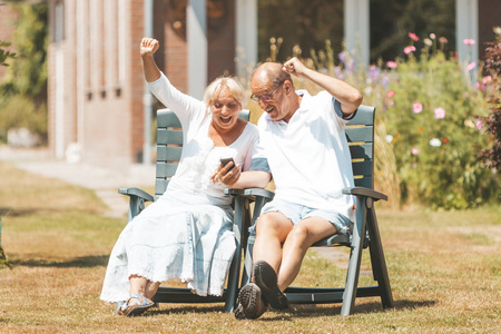年长者的爱图片-年长者的爱素材-年长者的爱插画-摄图新视界