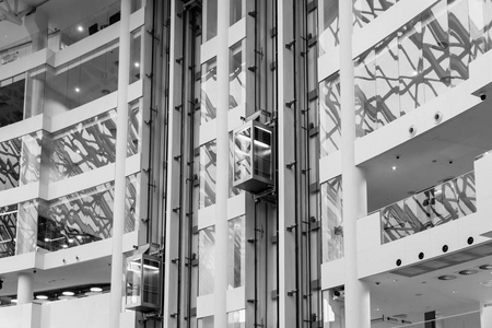 玻璃电梯夜景图片