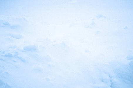 新鲜的雪背景。 白色结晶雪质地。