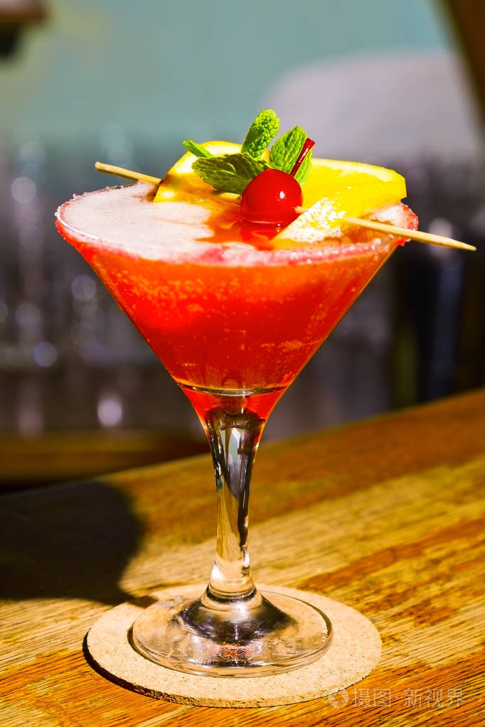 酒吧里的酒精饮料.鸡尾酒