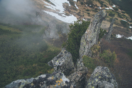 雾蒙蒙的喀尔巴阡山脉乌克兰风景