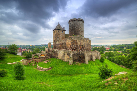 波兰黄昏时贝津中世纪城堡