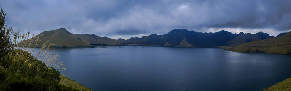 厄瓜多尔众多湖泊之一的美丽全景景观。莫贾达靠近奥塔瓦洛, 距离基多只有1.5 小时的路程