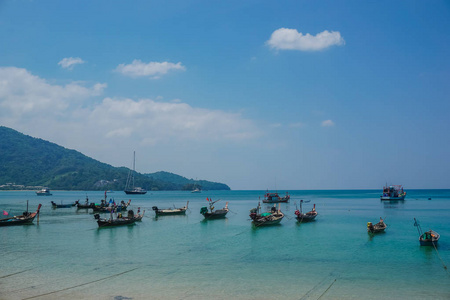 热带普吉岛海岸的船只。 泰国