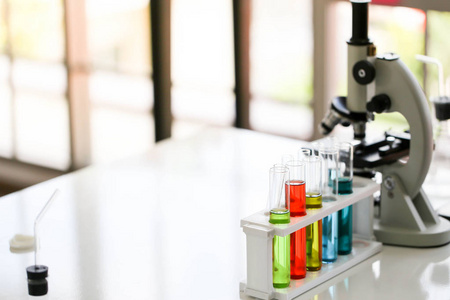 集化学管开发和药学在实验室，生物化学和研究技术的概念..