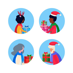 设置混合种族不同年龄的人拿着礼品盒快乐新年快乐圣诞节概念男性女性面孔头像个人资料卡通人物收藏隔离
