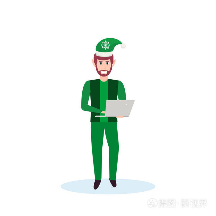 男人圣诞节精灵圣诞老人助手概念使用笔记本电脑平全长男性卡通人物