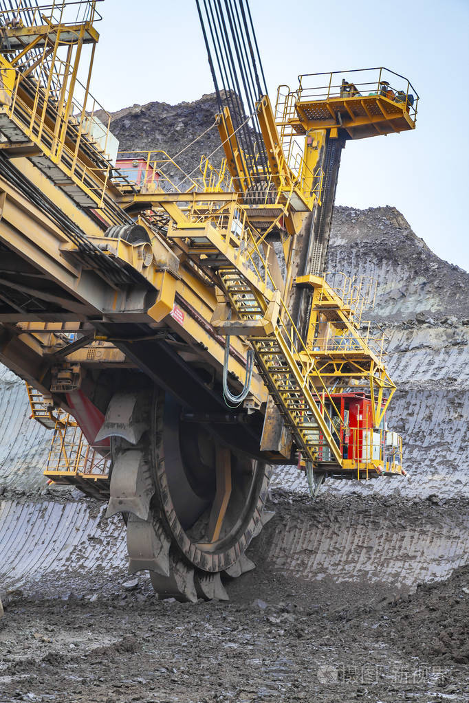 巨型斗轮挖掘机