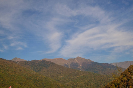 索契和罗莎库特山地度假胜地秋色的自然和山景