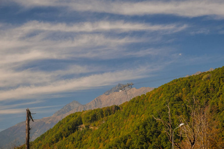 索契和罗莎库特山地度假胜地秋色的自然和山景