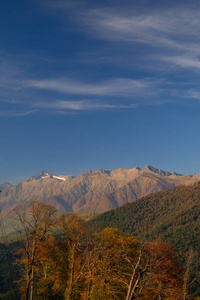 索契和罗莎库特山地度假胜地秋色的自然和山景