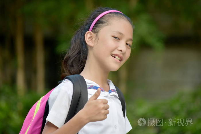 快乐可爱的菲律宾女学生