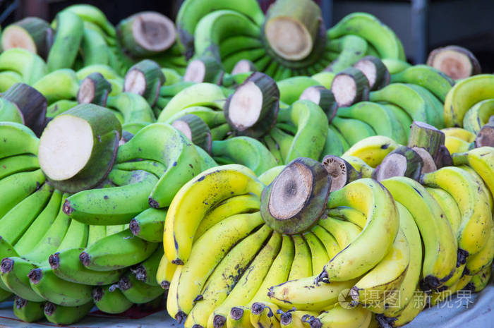 热带市场种植的甜香蕉果图片用于设计广告,营销业务和印刷