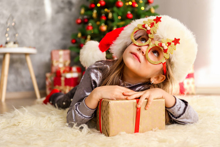 收到礼物的喜悦图片