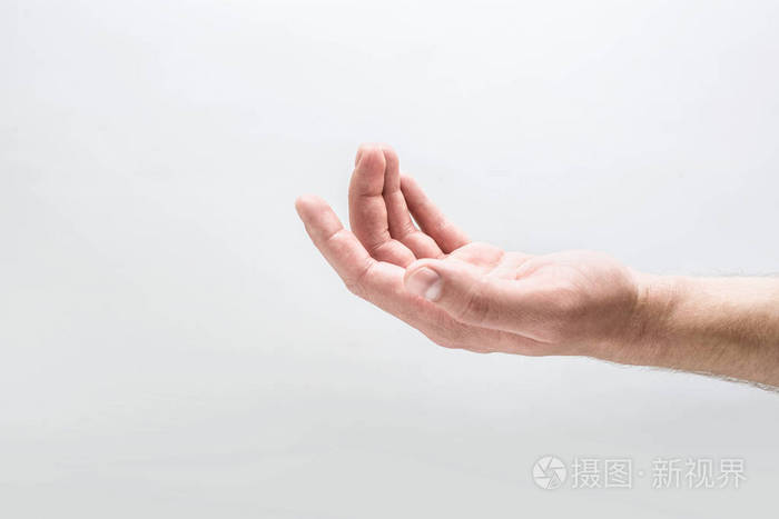 男性手的合拢它很放松隔离在白色背景上
