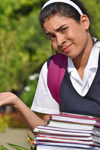 哥伦比亚天主教女学生做决定