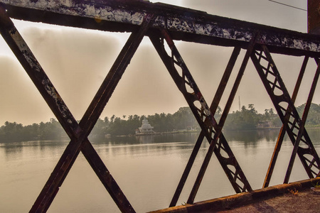 斯里兰卡Bentota的旧钢桥