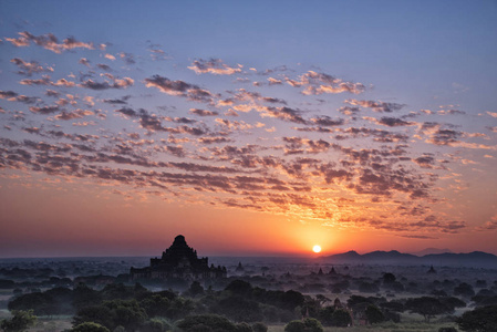 美丽的日出巴甘考古区曼德勒地区缅甸