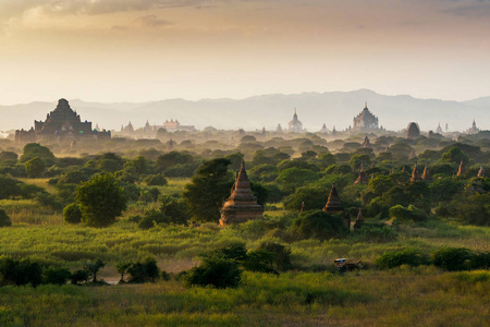 巴甘缅甸平原缅甸夕阳西下的宝塔景观