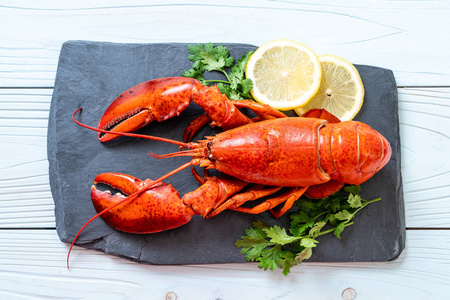 整个红龙虾图片