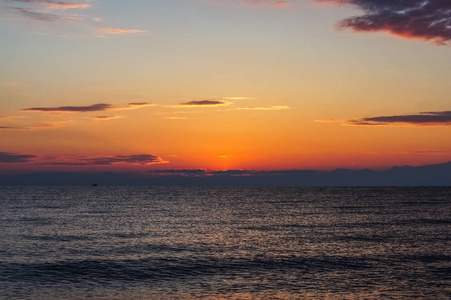 爱琴海地平线上的早晨日出