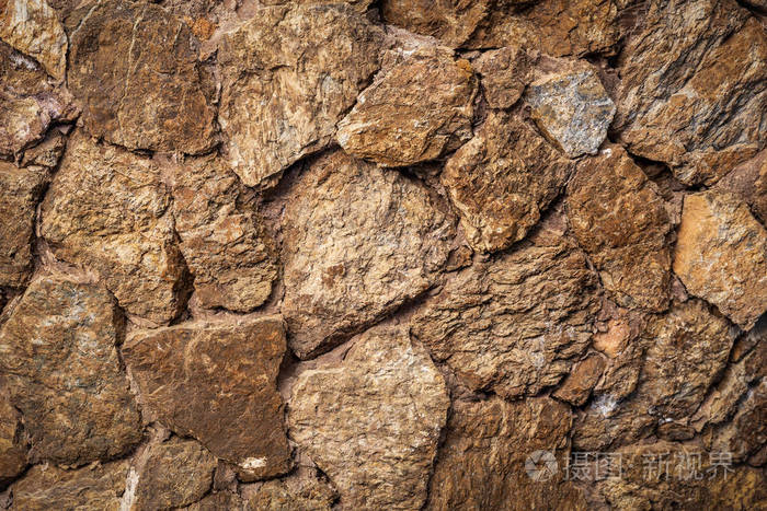 细节的密切关注棕色墙壁由粗糙的岩石