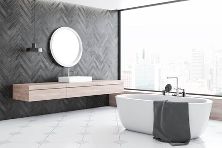 现代浴室的角落，黑色木墙，瓷砖地板，全景窗，白色浴缸和白色水槽，上面有圆镜。 3D渲染