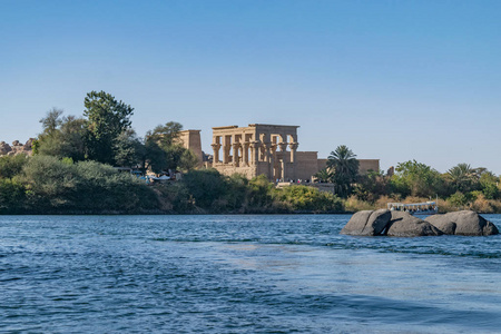 菲莱寺庙和岛在阿斯旺大坝下游的阿斯旺低坝水库和纳赛尔湖埃及。 菲莱最初位于埃及上埃及尼罗河第一大白内障附近，是埃及一座寺庙的所在
