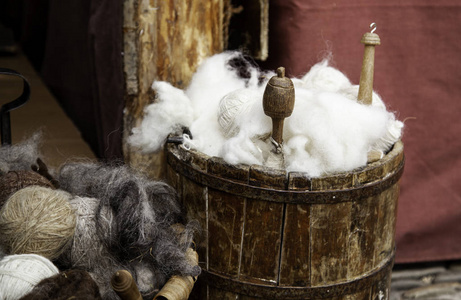 羊毛的制作工具，用于初毛的传统物品