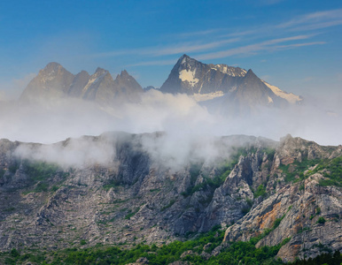 密云中的高山岭