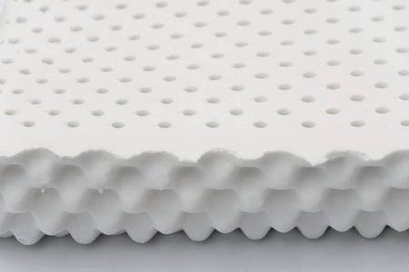 橡胶材料白色天然乳胶橡胶枕头和床垫材料照片