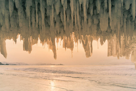 贝加尔湖冰洞冰瀑俄罗斯冬季自然景观背景