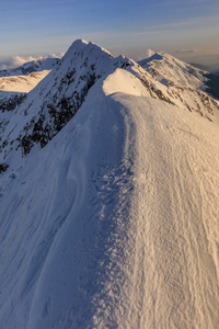 冬天的莫尔多瓦努峰。 法加拉斯山区罗马尼亚